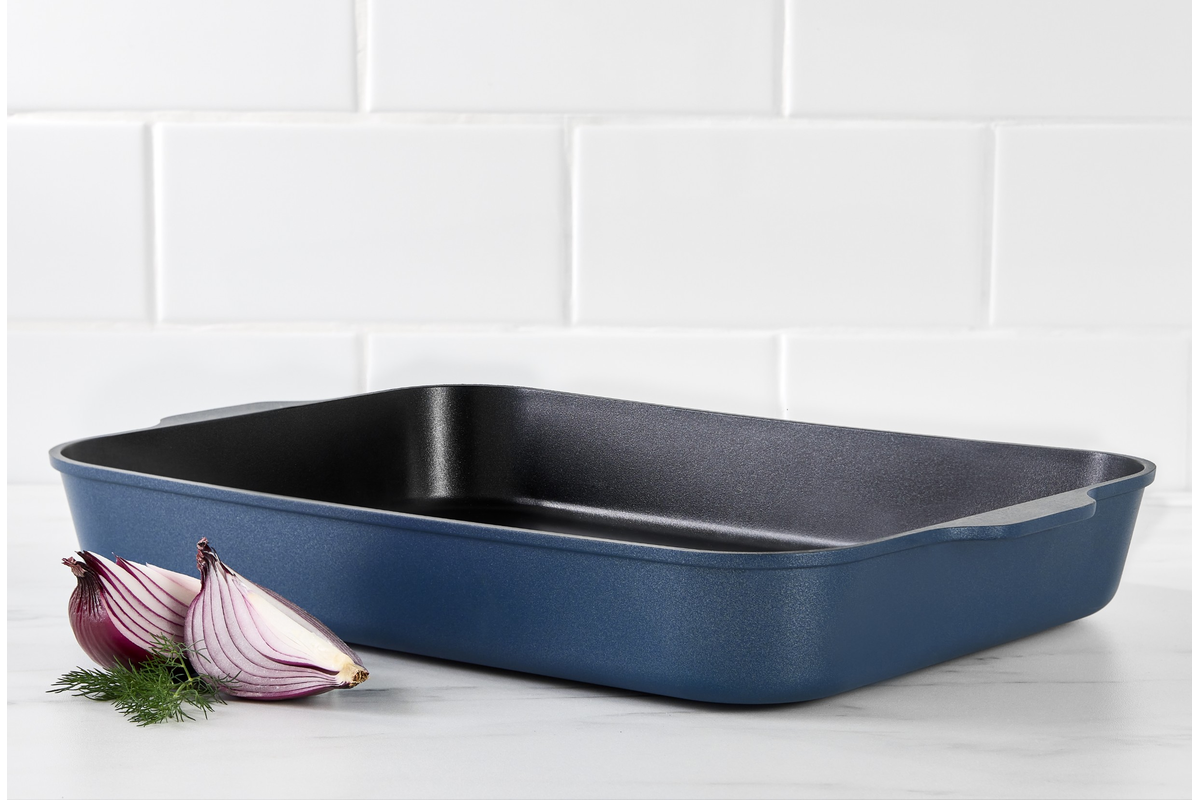 Maxwell & Williams Agile Non-Stick Roaster 38x28.4x5cm Navy Gift Boxed